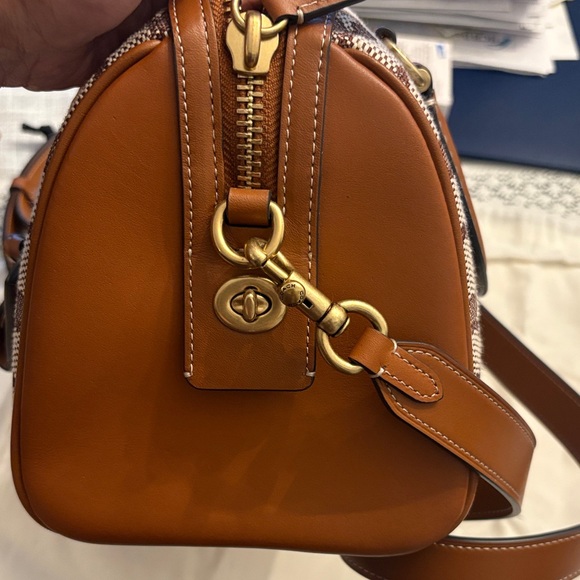 Coach Tan and Cream Signature Satchel - Picture 3 of 15